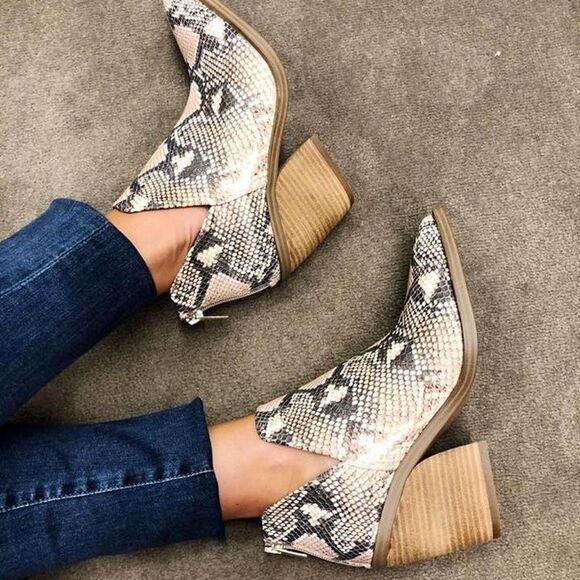 NEALRY NEW VINCE CAMUTO GIGIETTA GENUINE LEATHER SNAKESKIN ANKLE BOOTIES SZ 10 - Picture 1 of 9